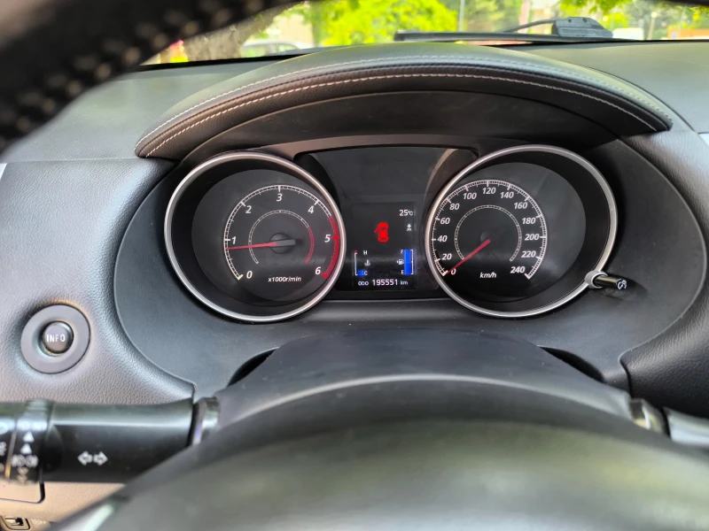 Mitsubishi Outlander 2.0d 6 ск., снимка 13 - Автомобили и джипове - 51968805
