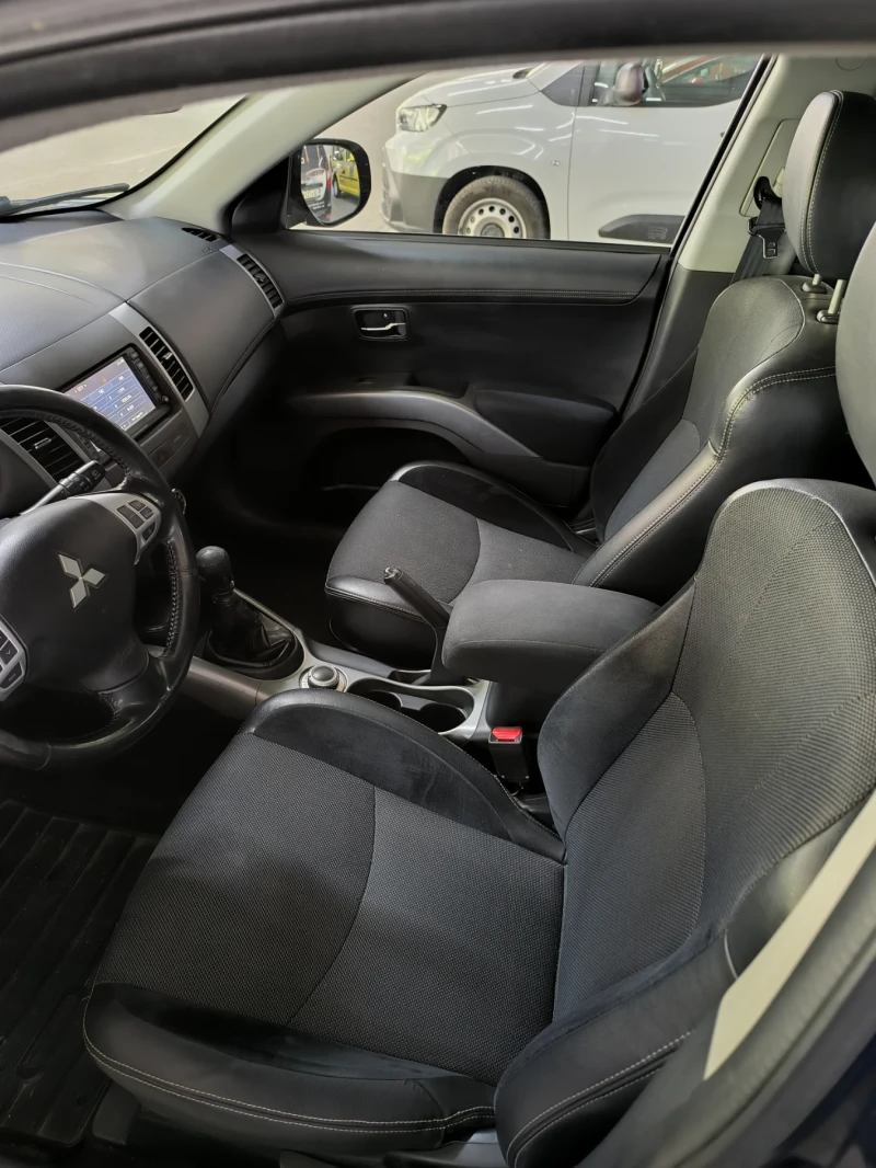 Mitsubishi Outlander 2.0d 6 ск., снимка 16 - Автомобили и джипове - 51968805