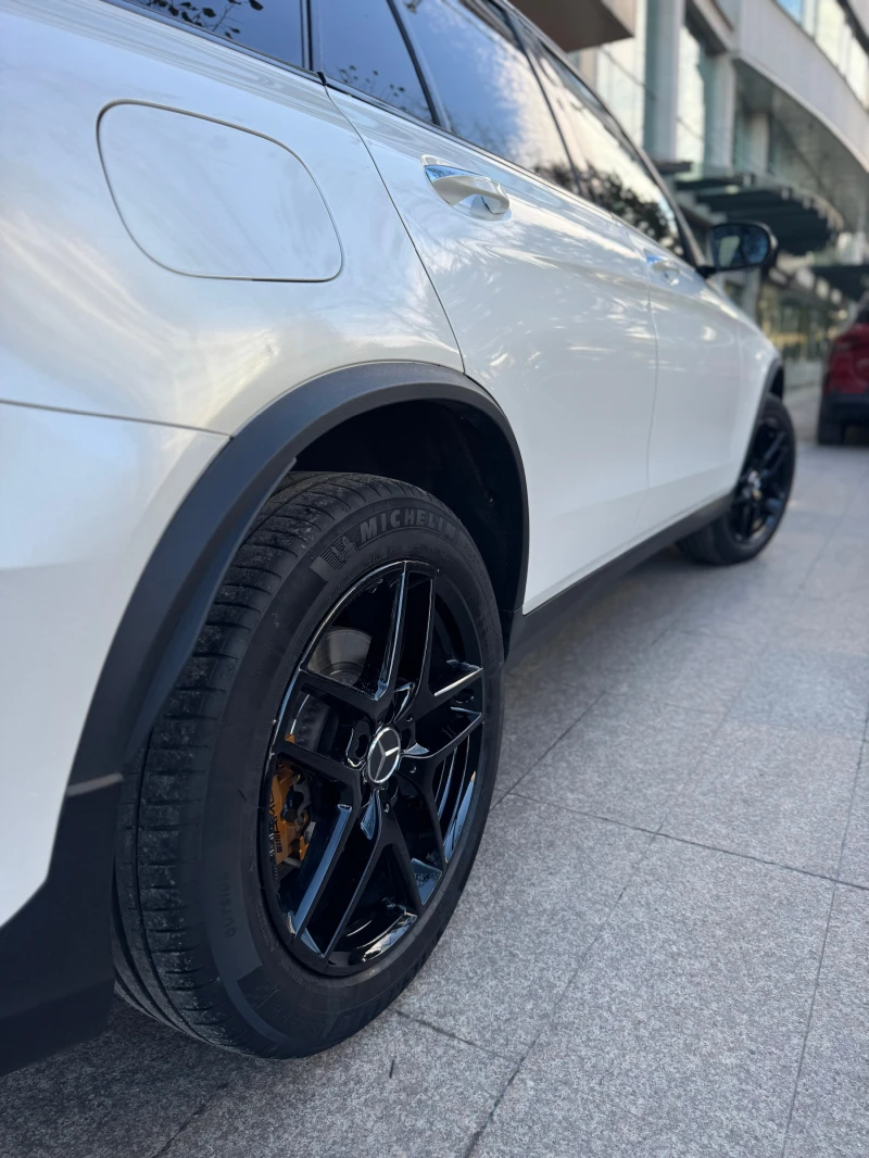Mercedes-Benz GLC 300 4-MATIC AMG, снимка 4 - Автомобили и джипове - 52709223