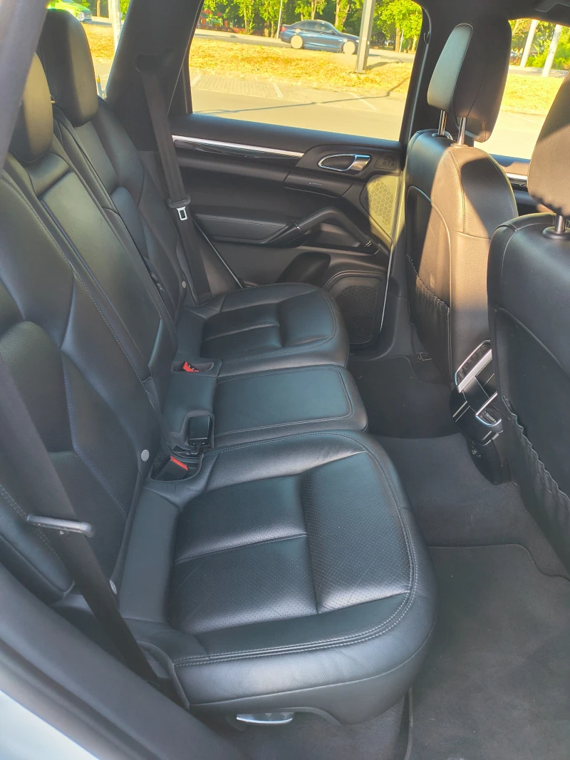 Porsche Cayenne FULL LED/CAMERA/PANORAMA/BOSE/F1, снимка 6 - Автомобили и джипове - 52906610
