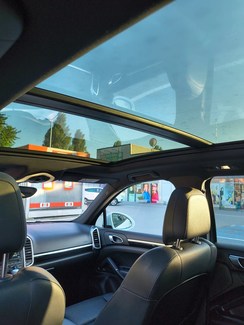 Porsche Cayenne FULL LED/CAMERA/PANORAMA/BOSE/F1, снимка 9 - Автомобили и джипове - 52906610