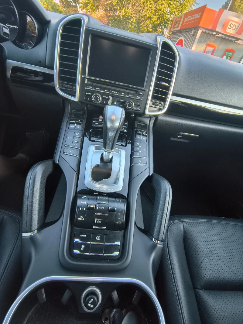 Porsche Cayenne FULL LED/CAMERA/PANORAMA/BOSE/F1, снимка 14 - Автомобили и джипове - 52906610