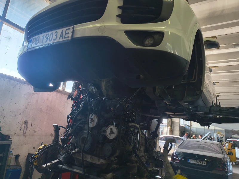 Porsche Cayenne FULL LED/CAMERA/PANORAMA/BOSE/F1, снимка 15 - Автомобили и джипове - 52906610