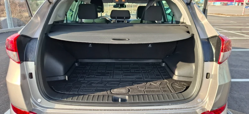 Hyundai Tucson 2.0 crdi 4x4 136 LED Automat , снимка 11 - Автомобили и джипове - 53479055