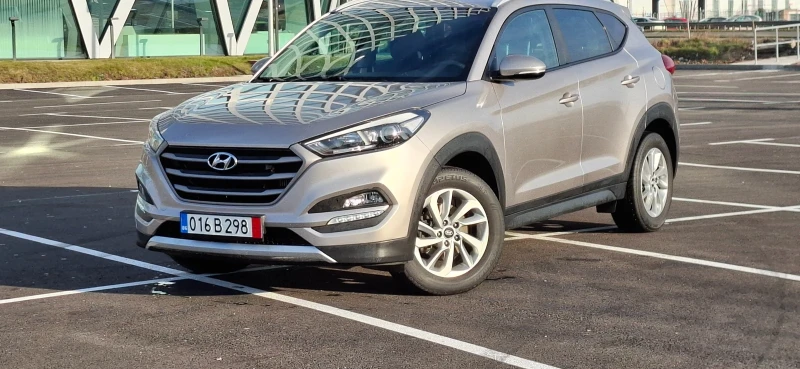 Hyundai Tucson 2.0 crdi 4x4 136 LED Automat , снимка 3 - Автомобили и джипове - 53479055