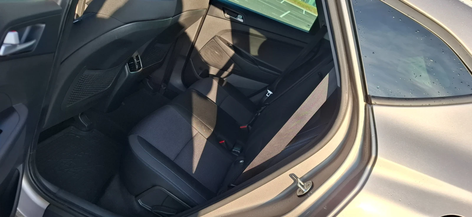 Hyundai Tucson 2.0 crdi 4x4 136 LED Automat  - изображение 10