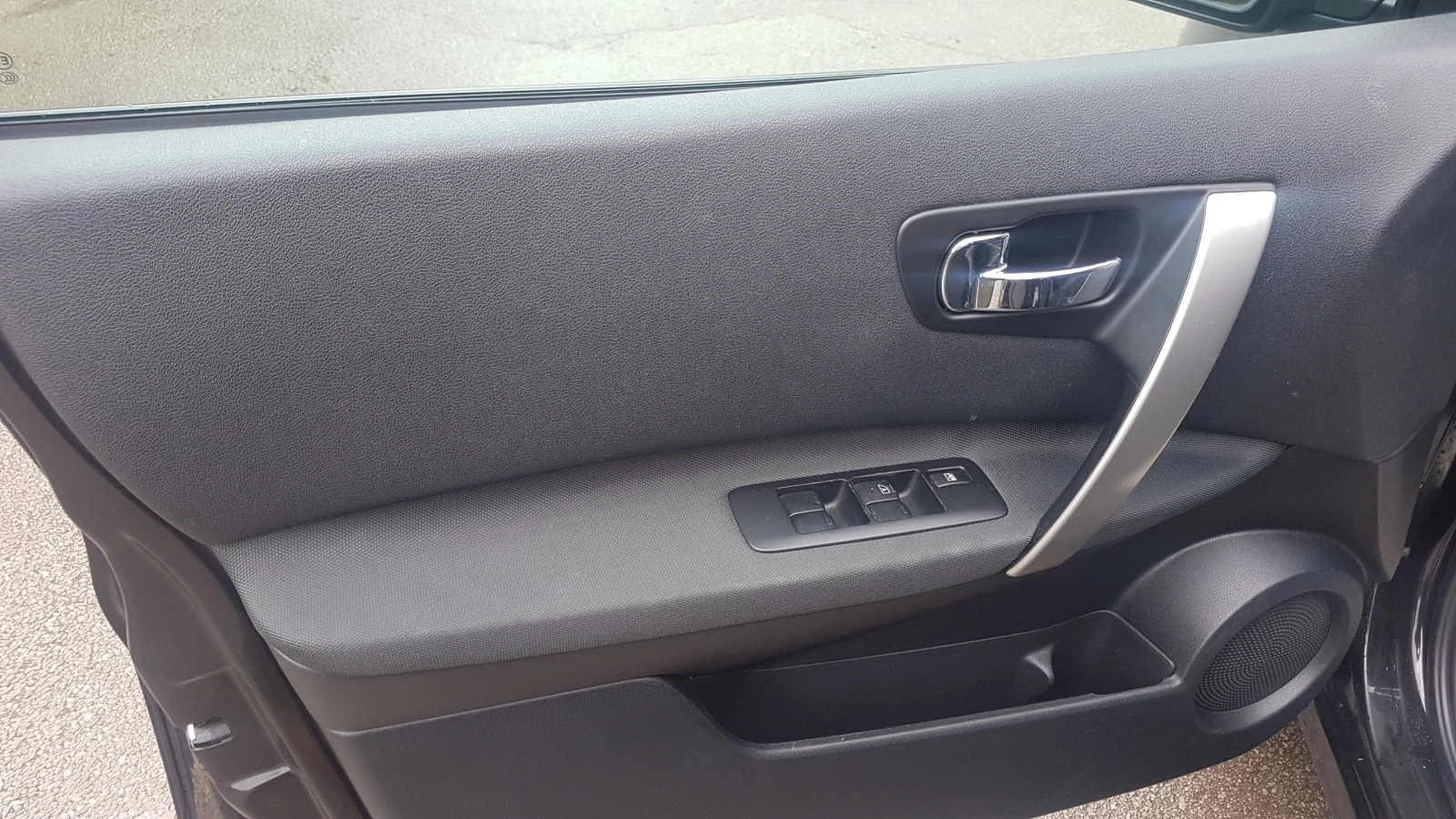 Nissan Qashqai 2.0iAVTOMAT 4X4, снимка 14 - Автомобили и джипове - 53718646