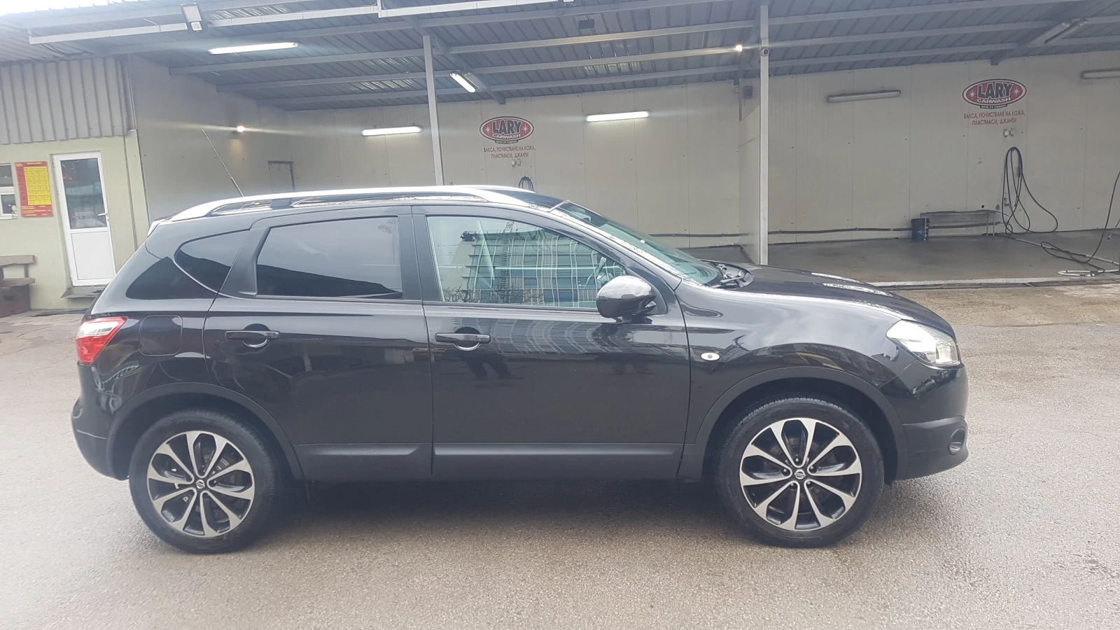 Nissan Qashqai 2.0iAVTOMAT 4X4, снимка 4 - Автомобили и джипове - 53718646