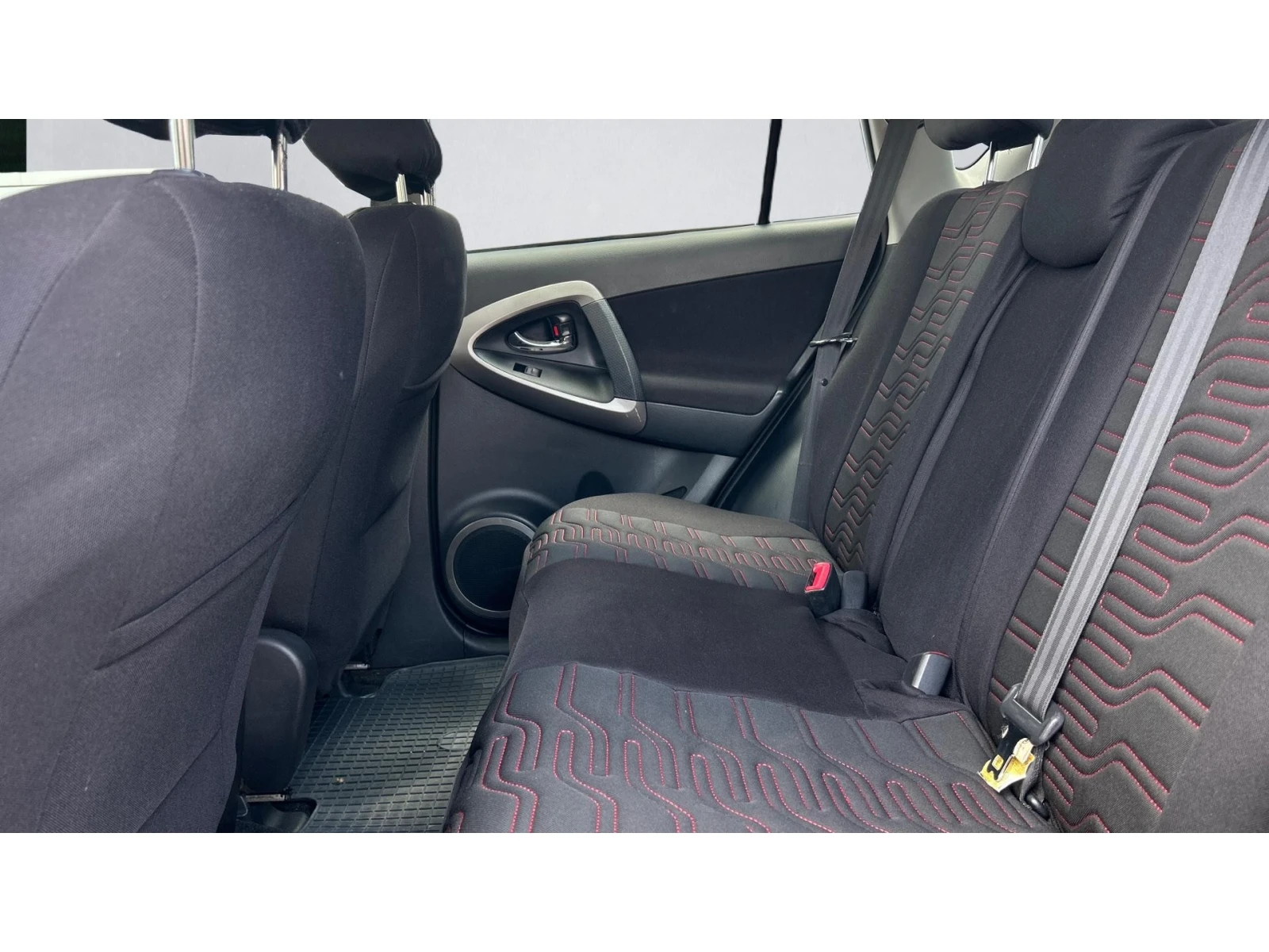 Toyota Rav4 Месечна вноска от 200  , снимка 11 - Автомобили и джипове - 54081176