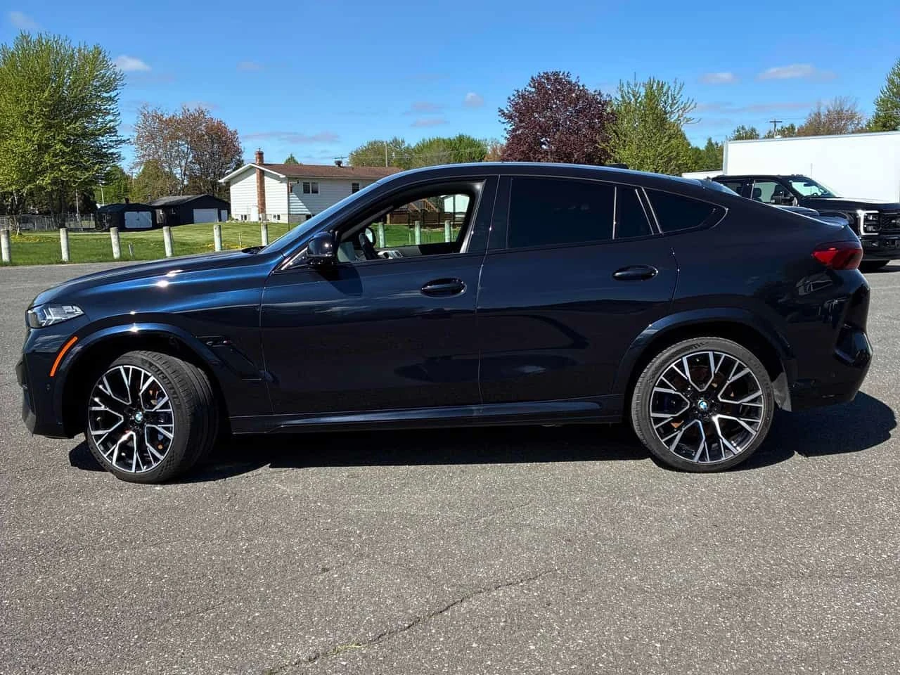 BMW X6 M COMPETITION| SKY LOUNGE| HARMAN KARDON| 2 КЛЮЧА|, снимка 2 - Автомобили и джипове - 54641027