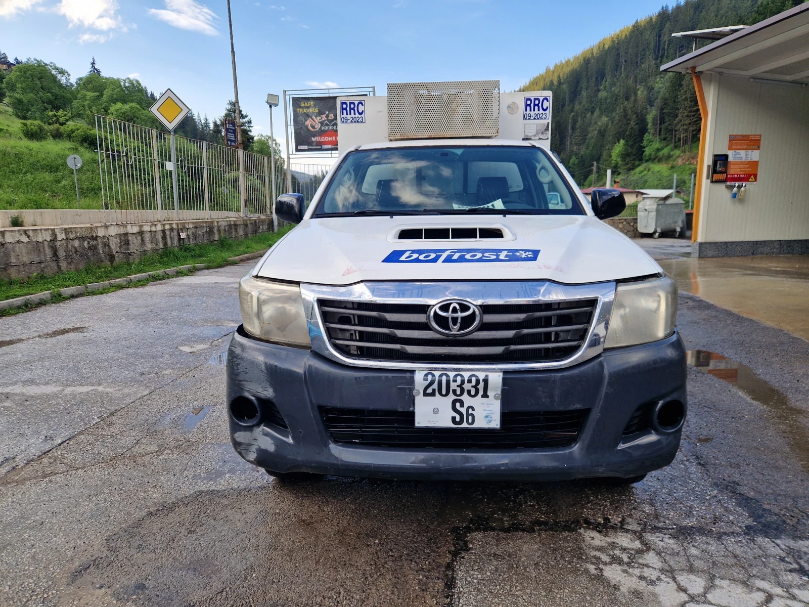 Toyota Hilux 2.5D4D 2WD, снимка 2 - Автомобили и джипове - 55405998