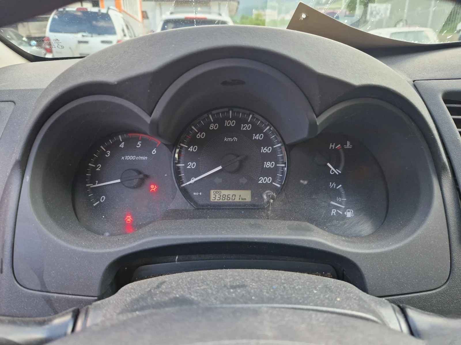 Toyota Hilux 2.5D4D 2WD, снимка 13 - Автомобили и джипове - 55405998