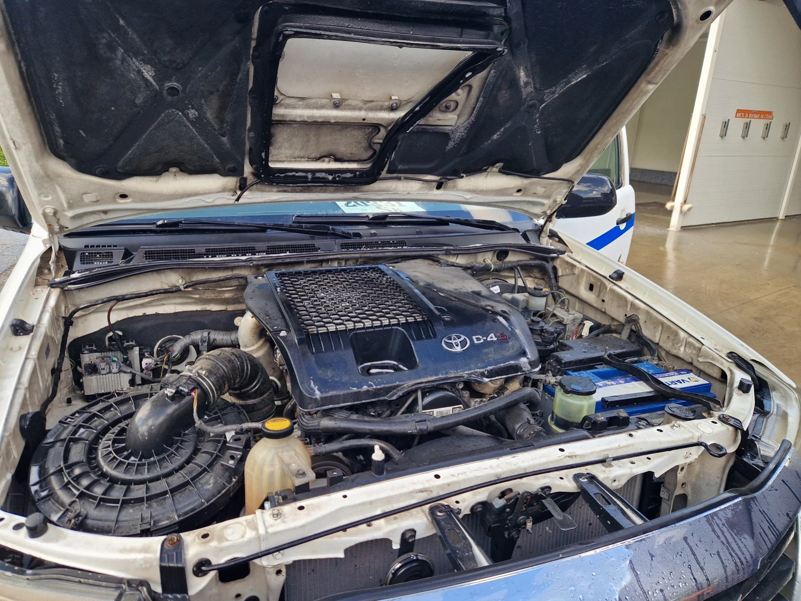 Toyota Hilux 2.5D4D 2WD, снимка 14 - Автомобили и джипове - 55405998