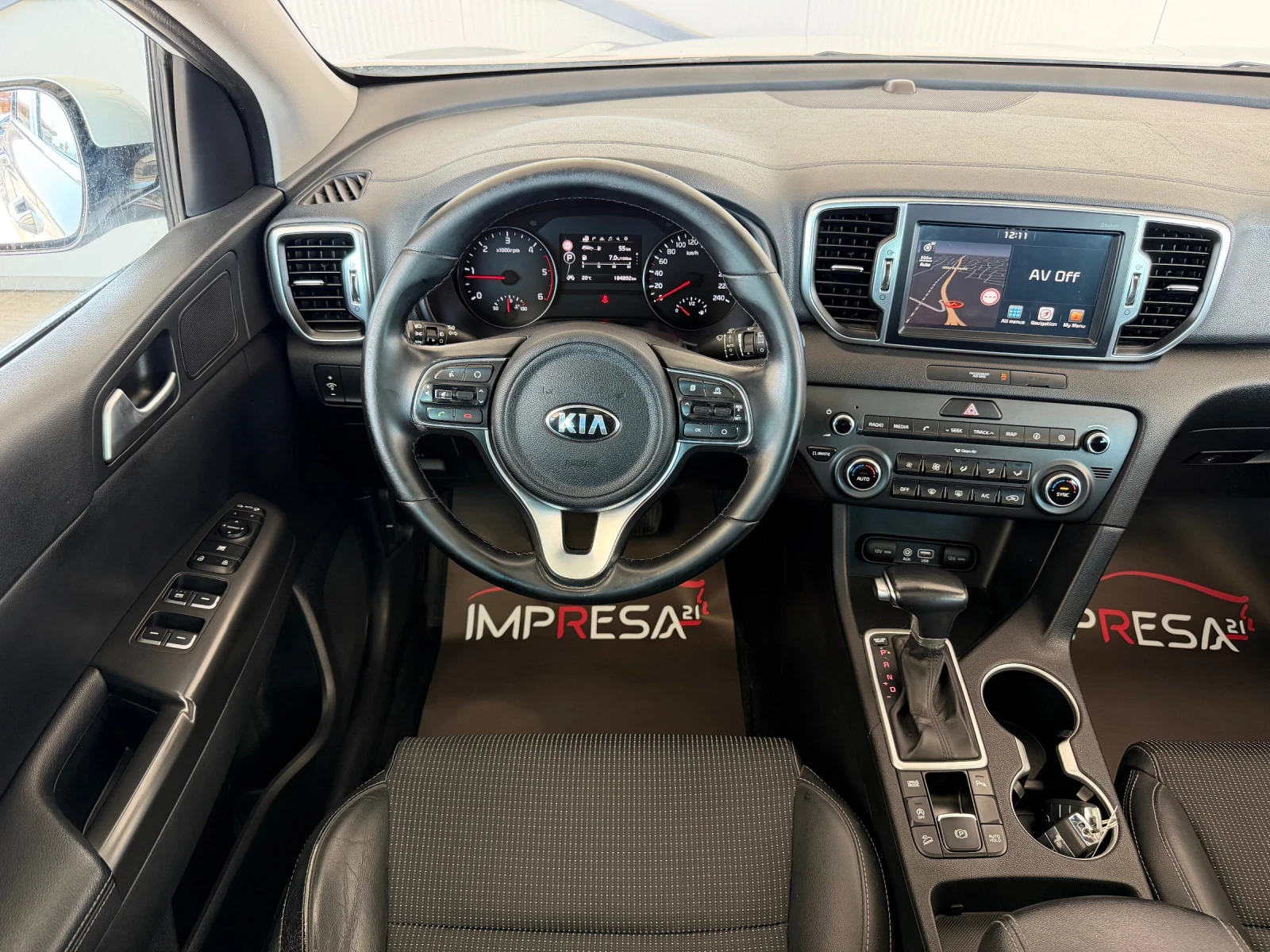 Kia Sportage 1.7d 141kc. Avtomat, panorama, key Less, снимка 11 - Автомобили и джипове - 56168803