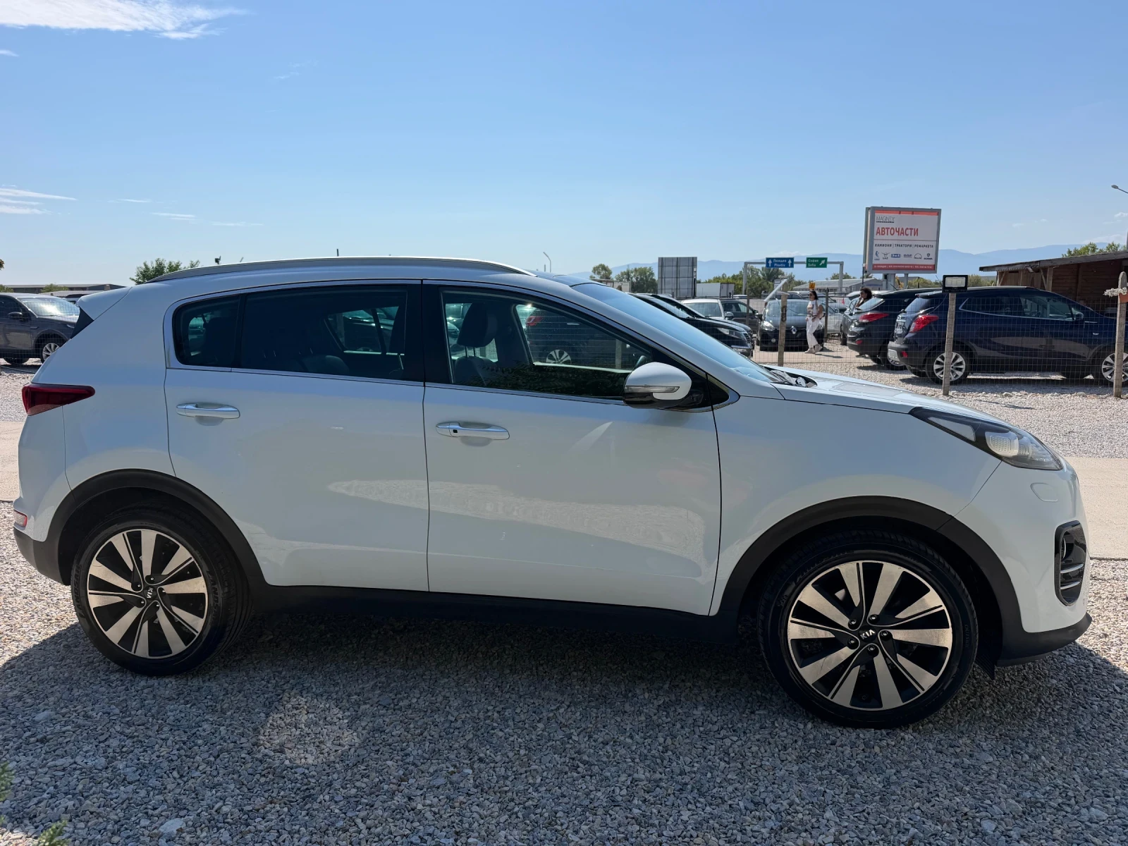 Kia Sportage 1.7d 141kc. Avtomat, panorama, key Less, снимка 5 - Автомобили и джипове - 56168803