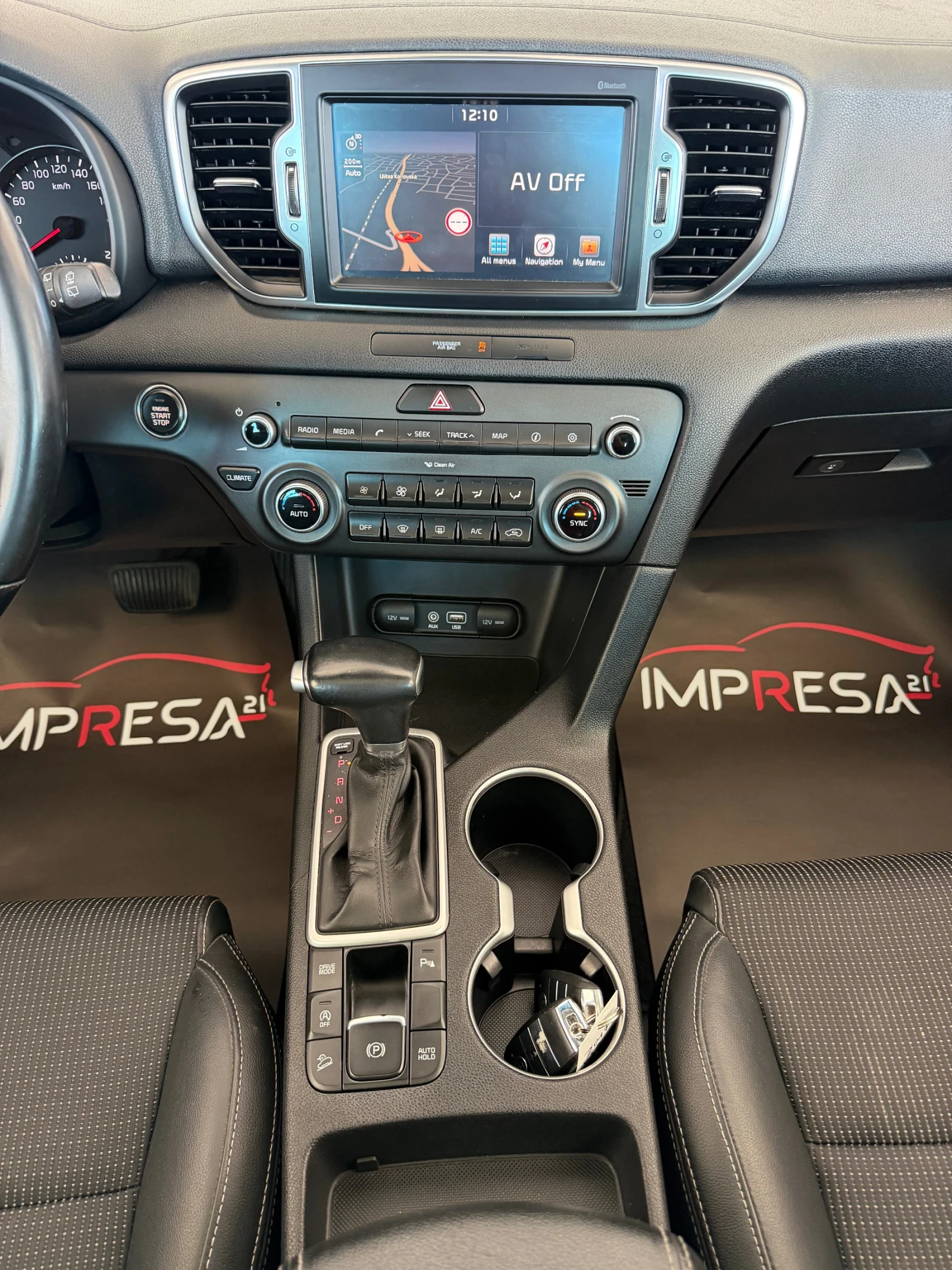 Kia Sportage 1.7d 141kc. Avtomat, panorama, key Less, снимка 10 - Автомобили и джипове - 56168803