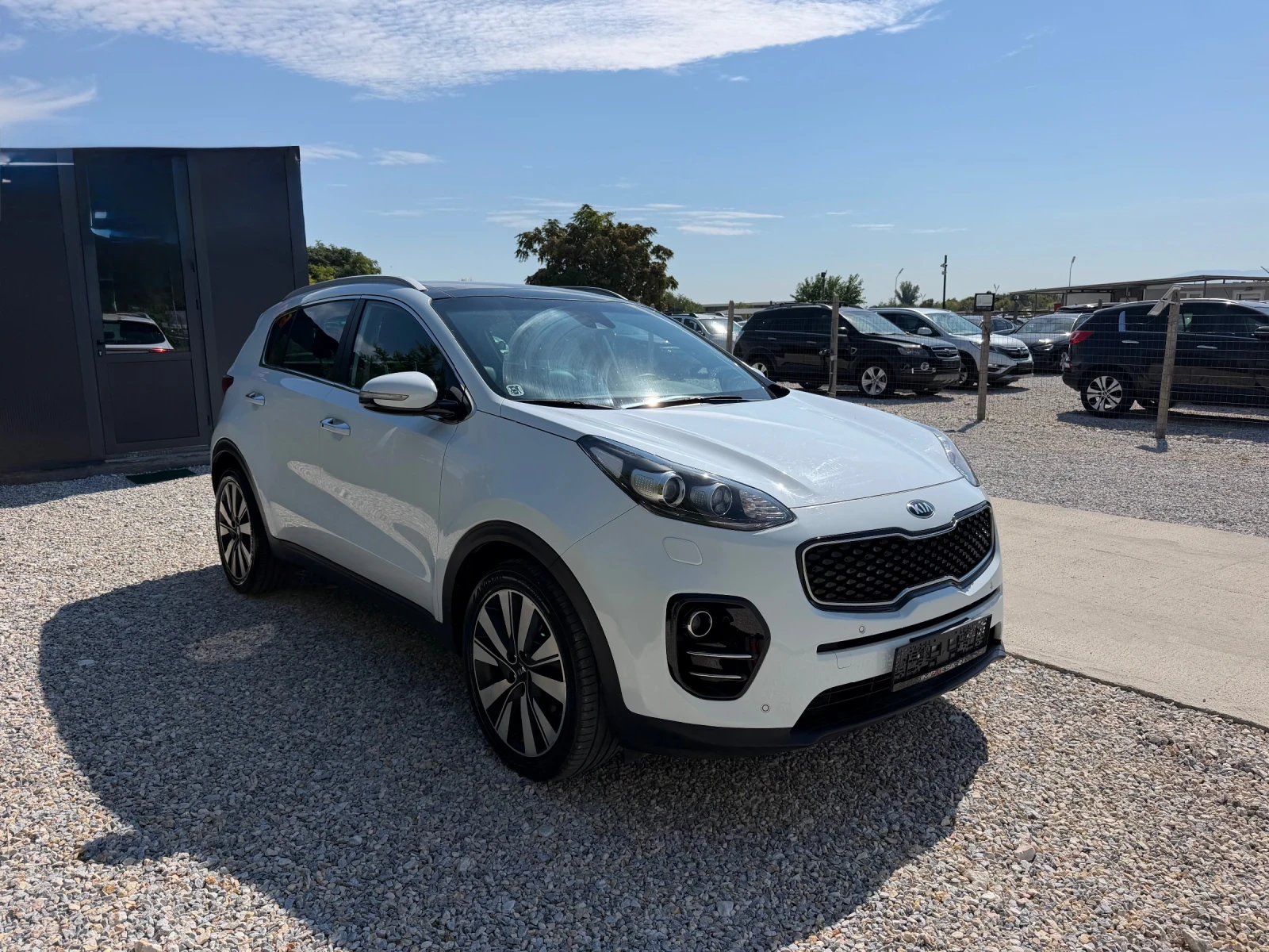 Kia Sportage 1.7d 141kc. Avtomat, panorama, key Less, снимка 2 - Автомобили и джипове - 56168803