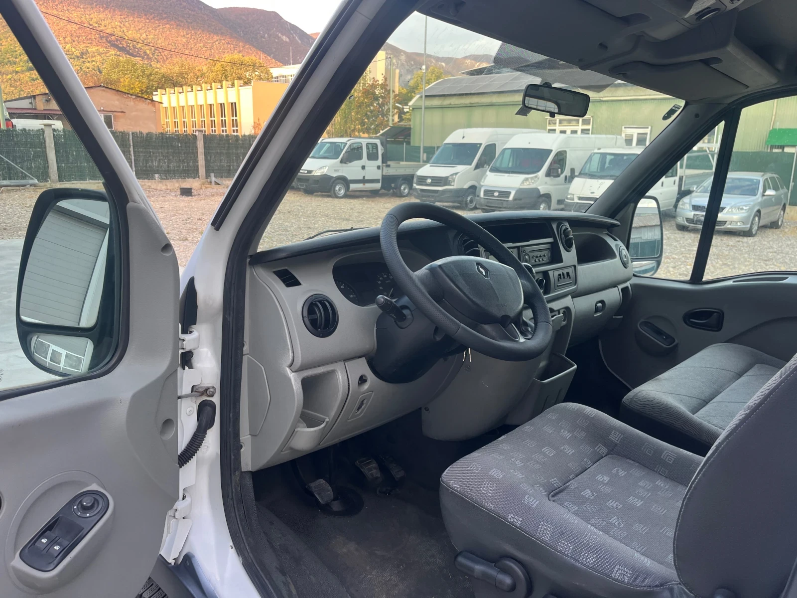 Renault Master 2.5 клима/7 места, снимка 7 - Бусове и автобуси - 56424025