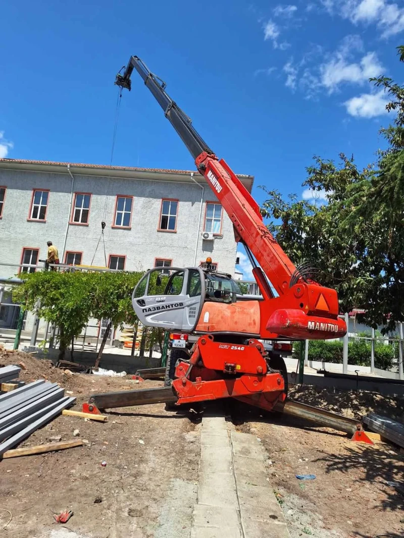 Телескопични товарачи Manitou MRT 2540, снимка 14 - Индустриална техника - 52375822