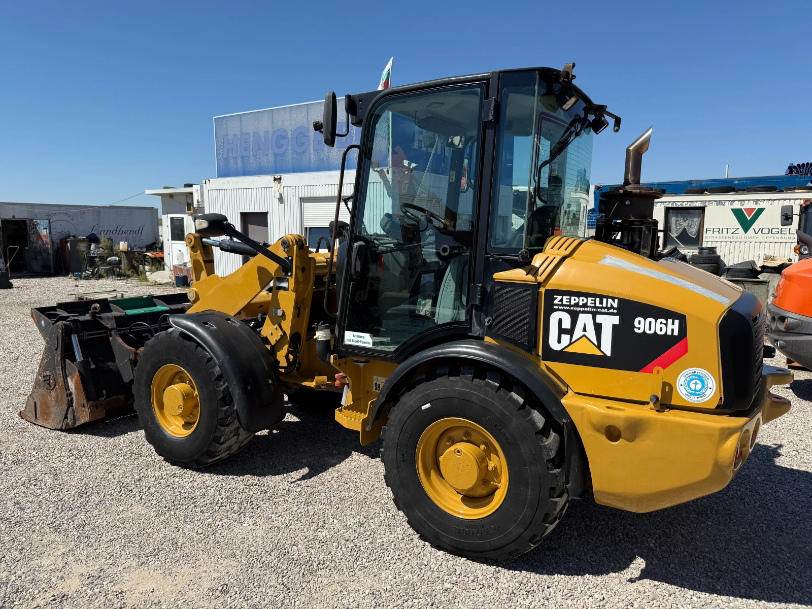Челен товарач Caterpillar 906H - изображение 3