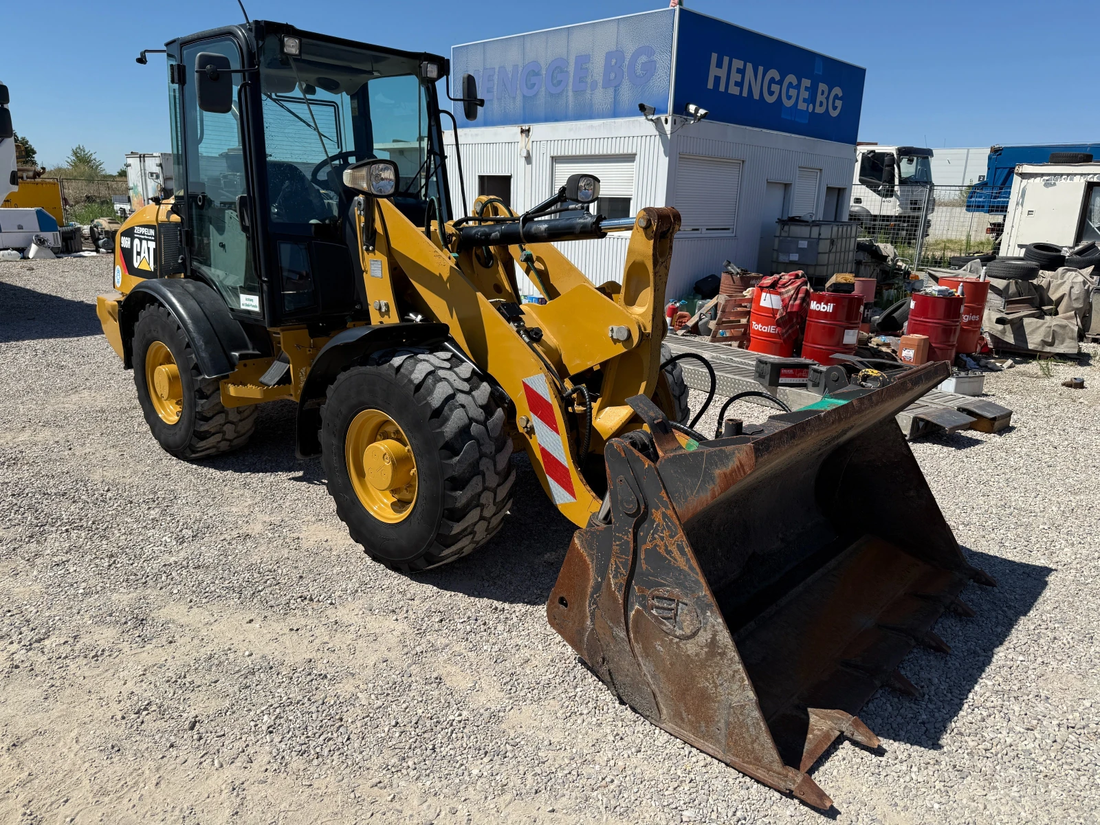   Caterpillar 906H | Mobile.bg   15