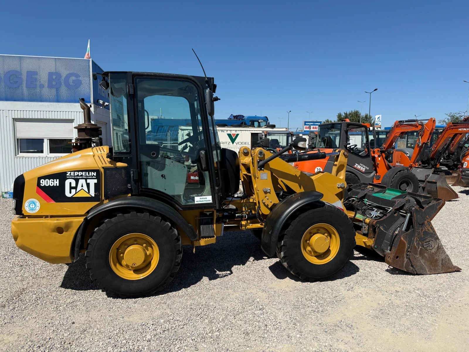   Caterpillar 906H | Mobile.bg   13