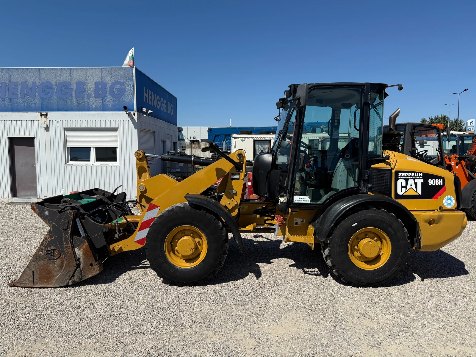   Caterpillar 906H | Mobile.bg   1