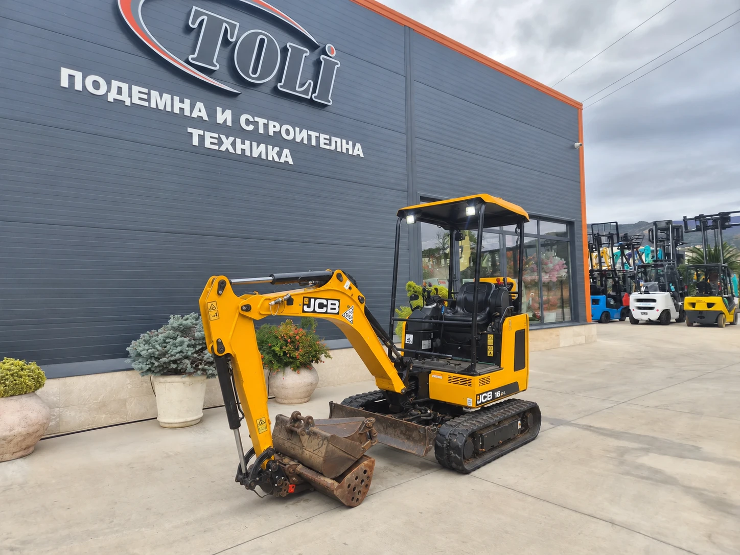 Багер JCB 16C-1 / НЕРАЗЛИЧИМ ОТ НОВ !!!