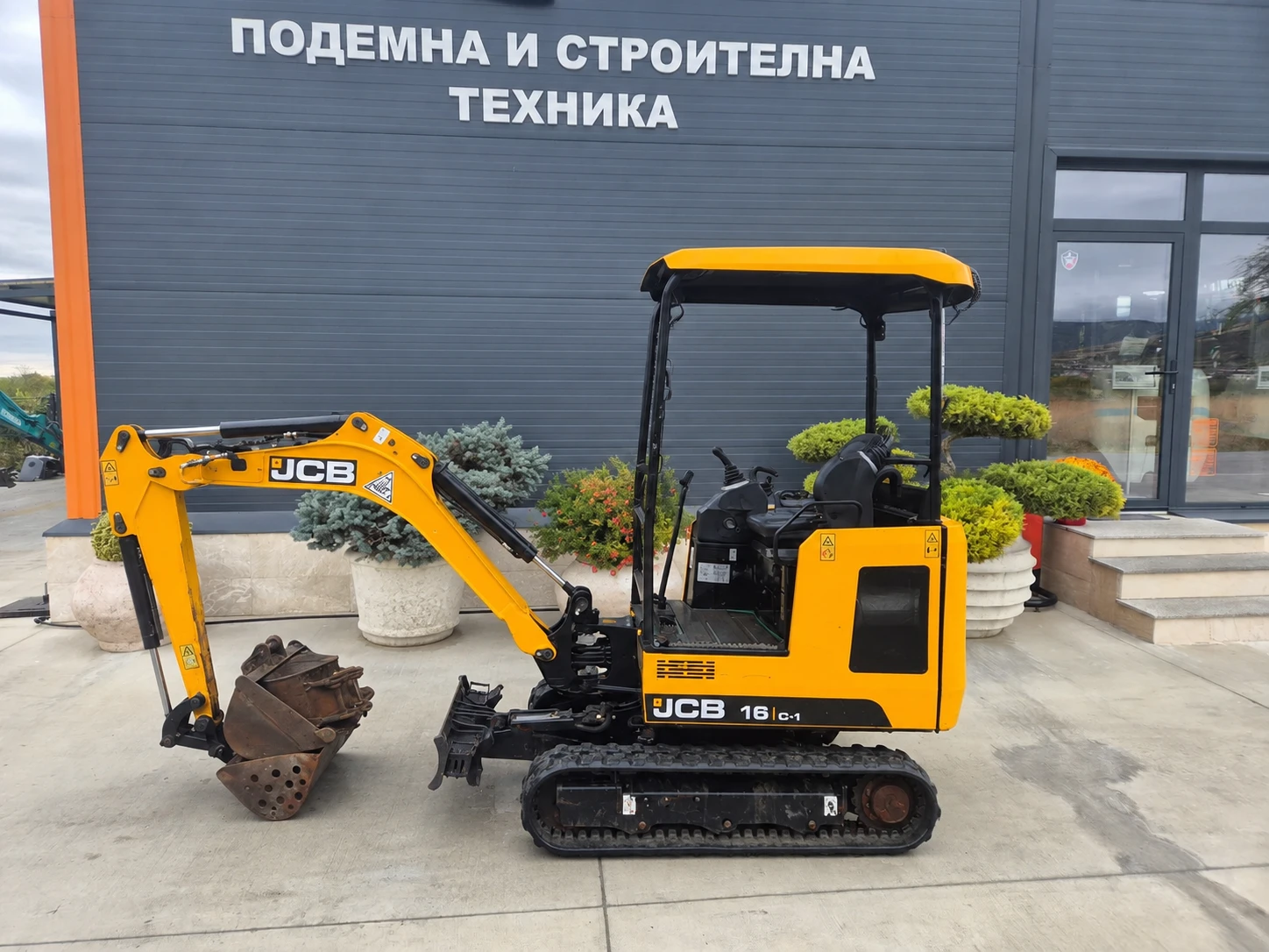 Багер JCB 16C-1 / НЕРАЗЛИЧИМ ОТ НОВ !!!, снимка 2 - Индустриална техника - 56717891