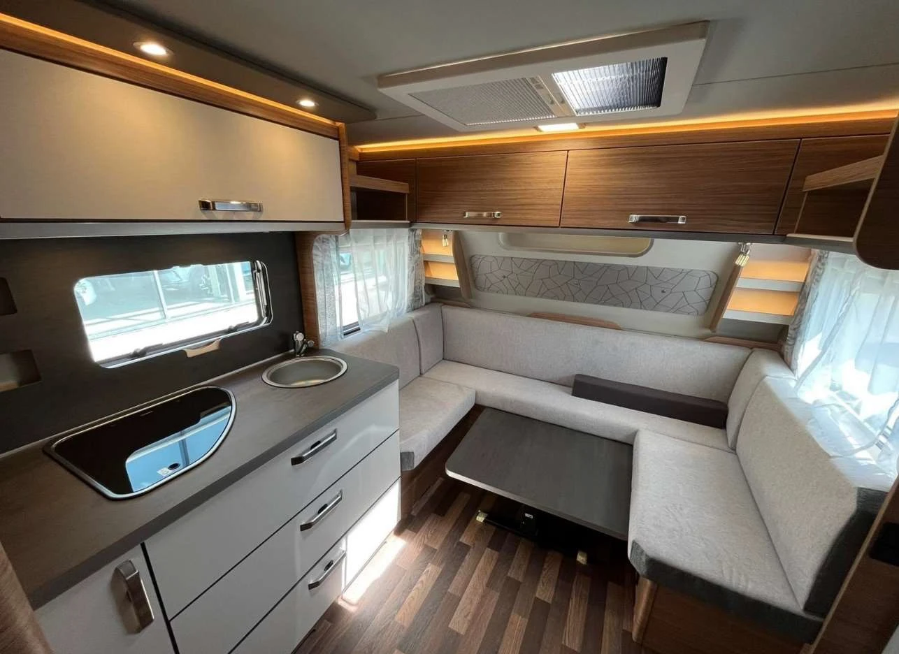 Каравана Weinsberg CARAONE 550UK, снимка 14 - Каравани и кемпери - 56114189