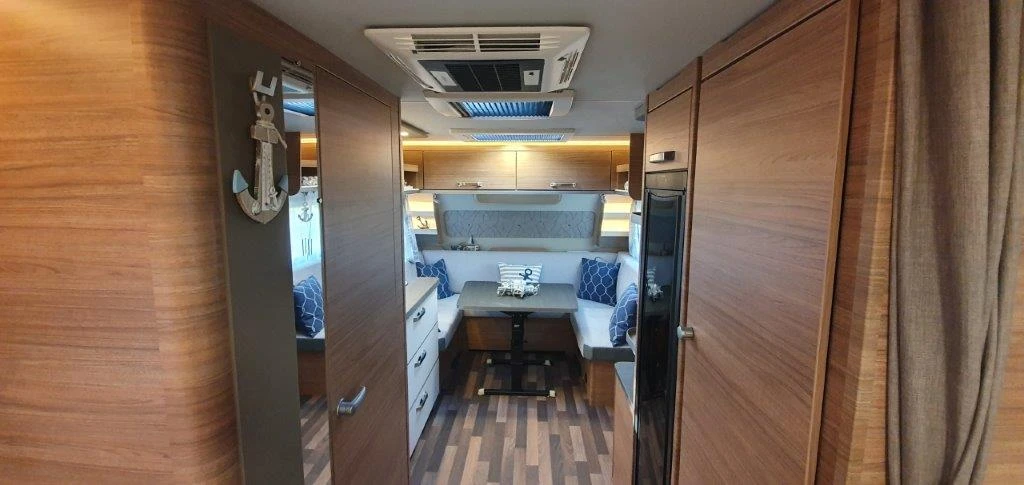 Каравана Weinsberg CARAONE 550UK, снимка 6 - Каравани и кемпери - 56114189