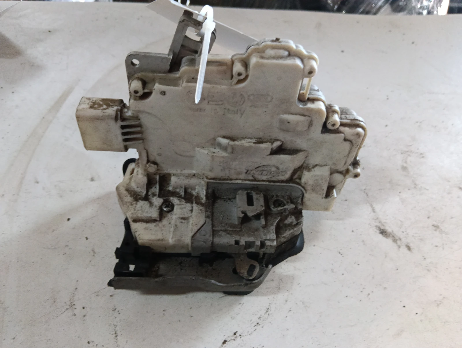 брава (задна лява) 4G0839015 Audi A7