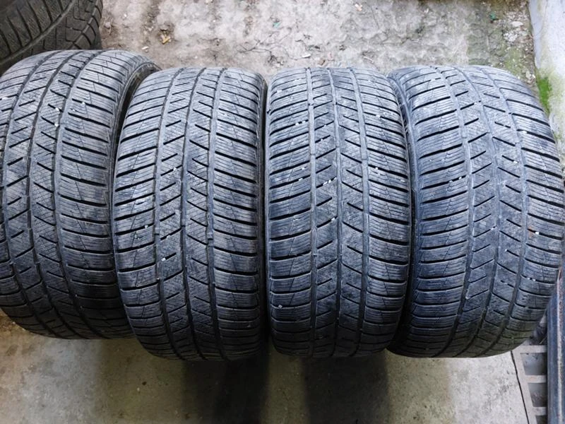 Гуми Зимни 245/40R18, снимка 1 - Гуми и джанти - 35773332