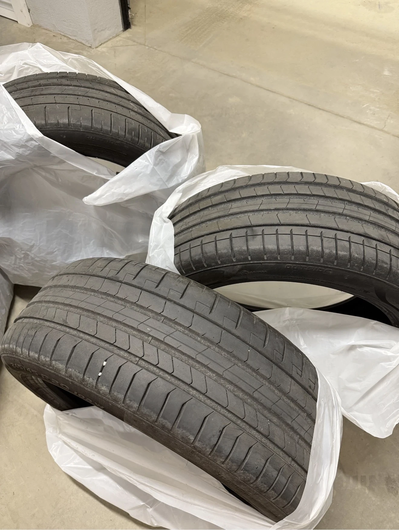 Гуми Летни 245/45R20, снимка 3 - Гуми и джанти - 54171786