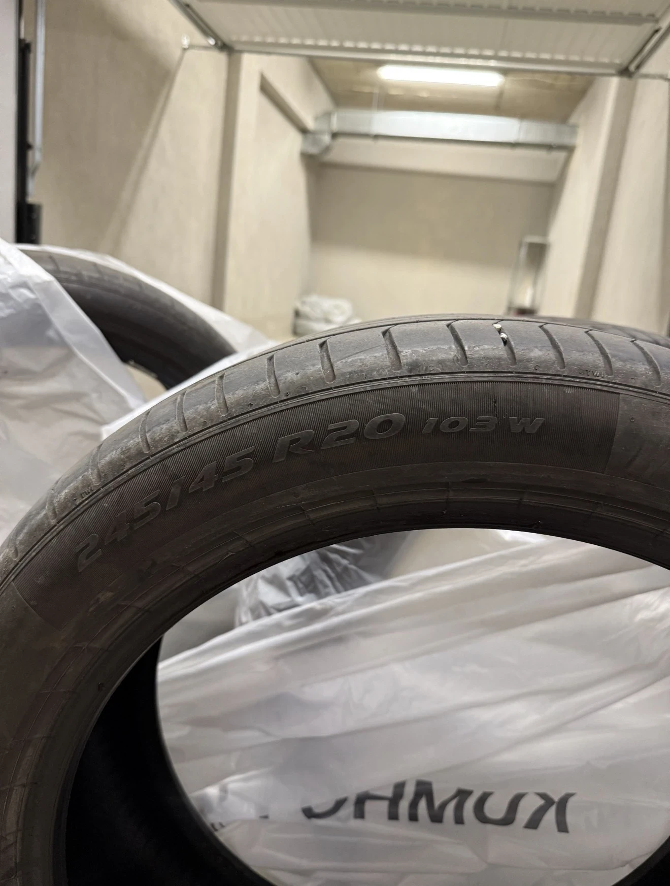 Гуми Летни 245/45R20, снимка 2 - Гуми и джанти - 54171786