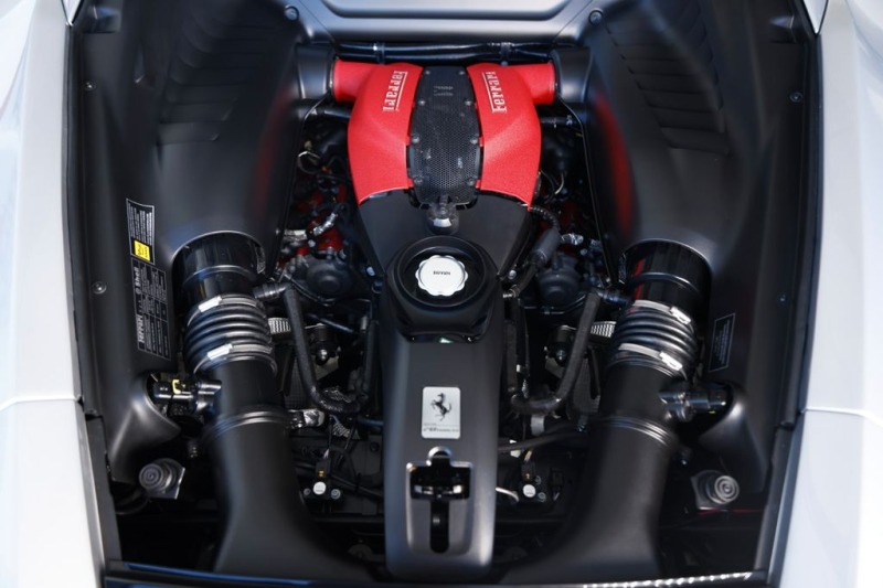 Ferrari F8 TRIBUTO/ COUPE/ CARBON/ CERAMIC/ JBL/ , снимка 17 - Автомобили и джипове - 44973571