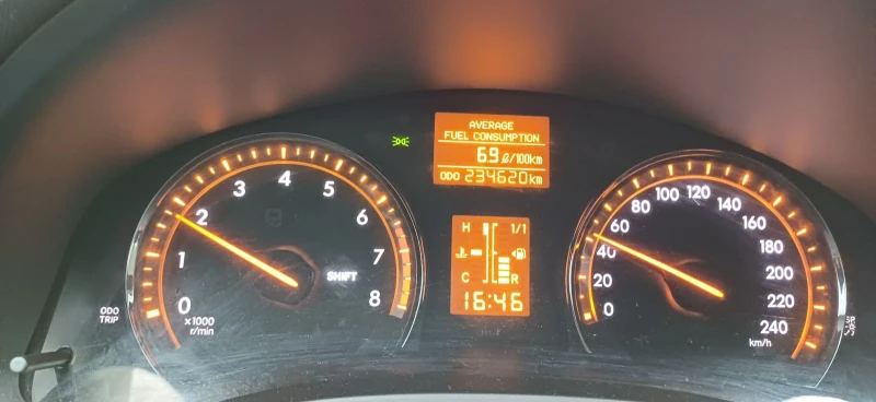 Toyota Avensis 1.8 147 vvti, снимка 14 - Автомобили и джипове - 52380891