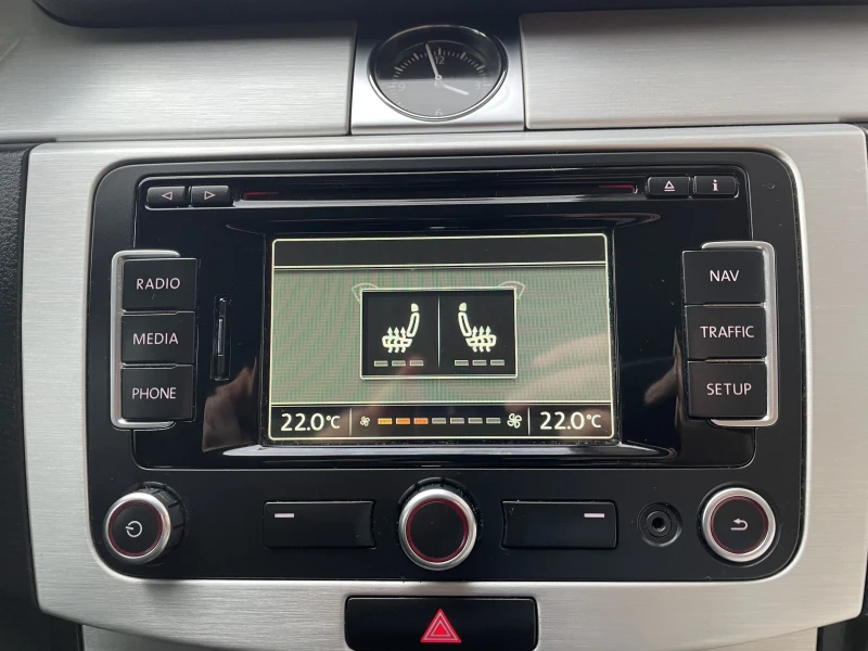 VW Passat 2.0TDI/4 Motion/Highline/+ 18ки джанти и летни гум, снимка 12 - Автомобили и джипове - 52632802