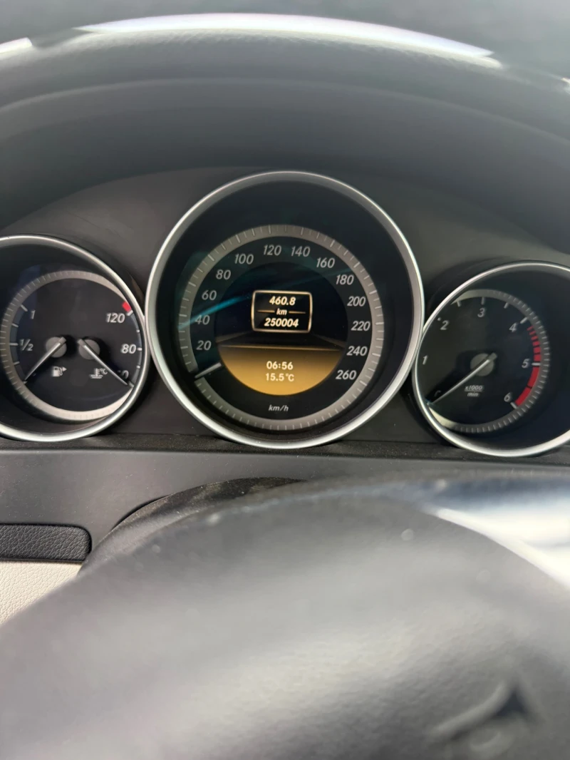 Mercedes-Benz C 220 2.2, снимка 9 - Автомобили и джипове - 52841935
