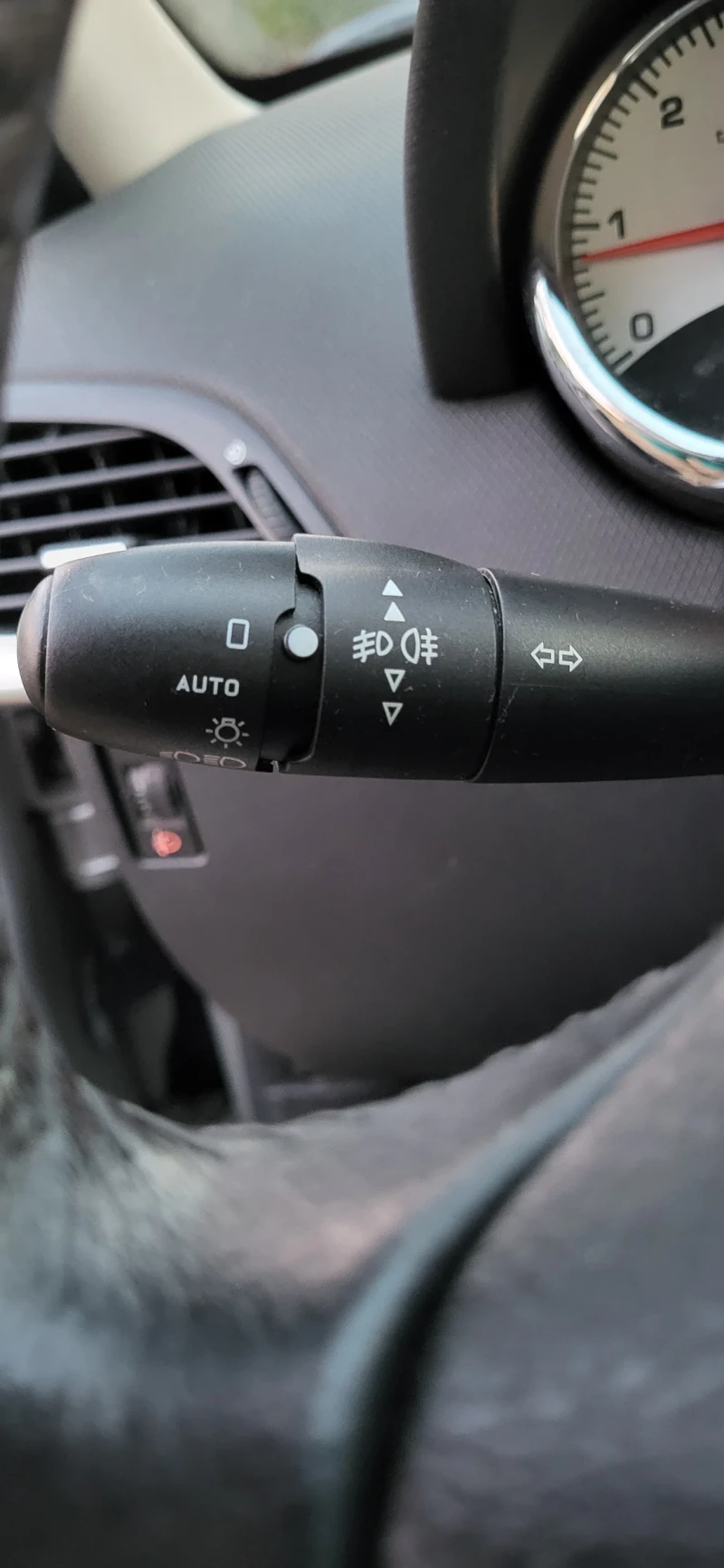 Peugeot 207, снимка 12 - Автомобили и джипове - 53245659