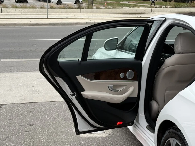 Mercedes-Benz E 300 DIGITAL* ПАНОРАМА* ПАМЕТ* BURMESTER, снимка 10 - Автомобили и джипове - 53273032