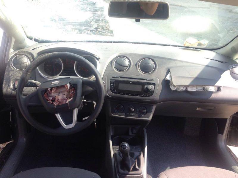 Seat Ibiza 1.2i 12V CGP, снимка 4 - Автомобили и джипове - 18400138
