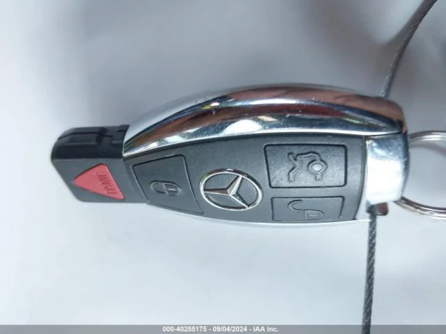 Mercedes-Benz C 300 AMG* 4MATIC* Burmester* Full LED* Подгрев* , снимка 11 - Автомобили и джипове - 47846567