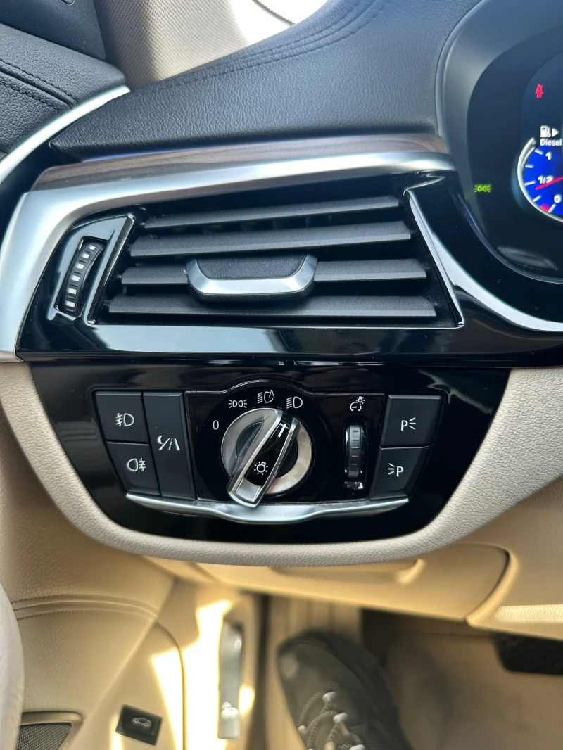 BMW 520 xDrive luxury line - 49000 лв. - 15877451 | Car24.bg
