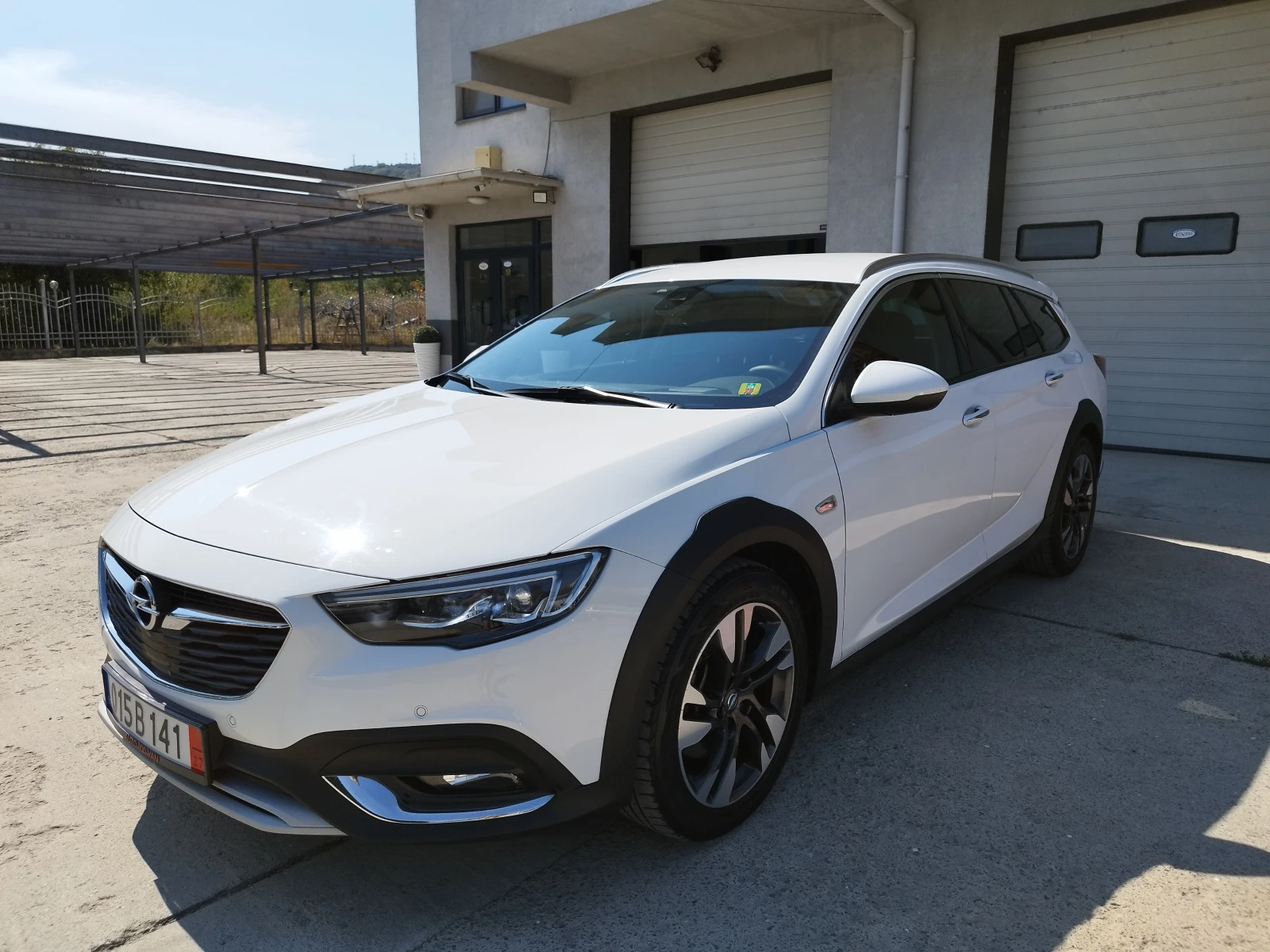 Opel Insignia Country Tourer  2.0 Biturbo 4x4 - изображение 3