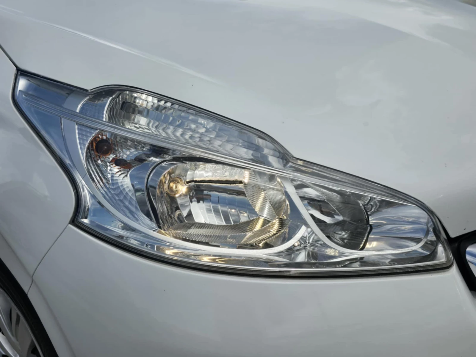 Peugeot 208  - изображение 7