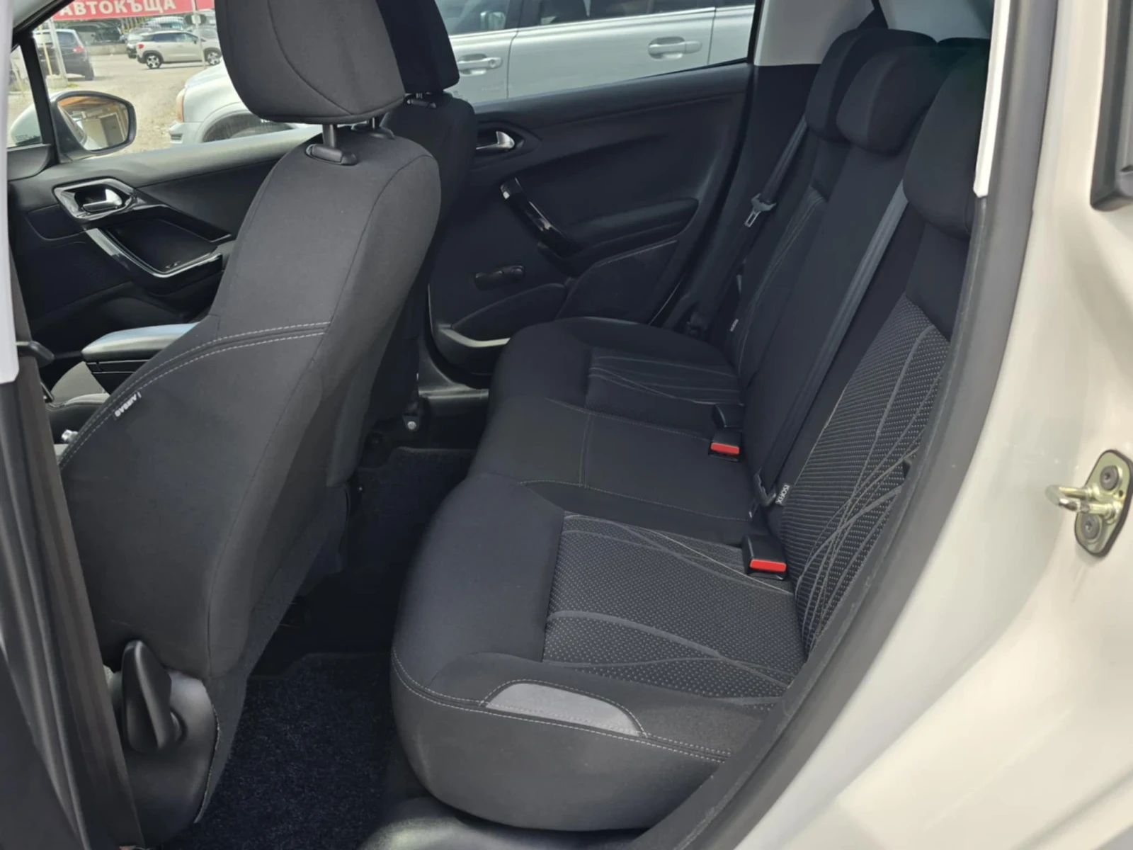 Peugeot 208  - изображение 9