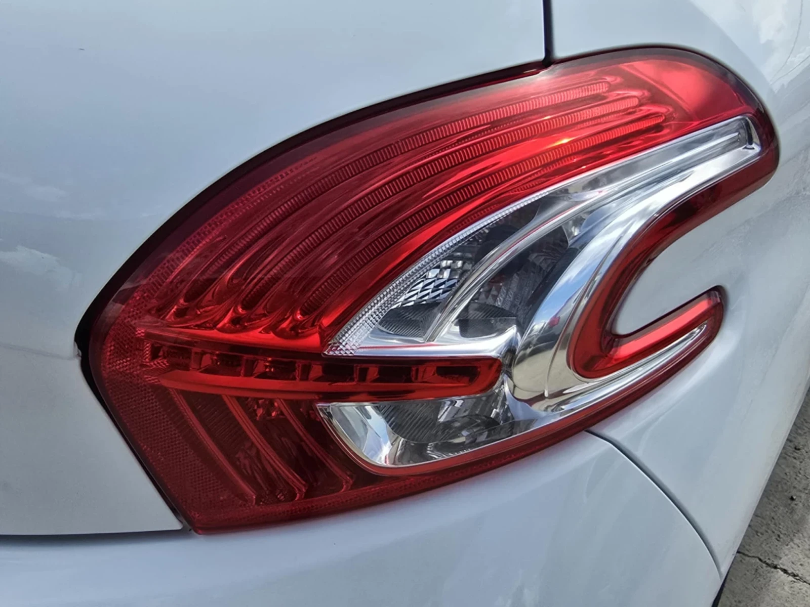 Peugeot 208  - изображение 6