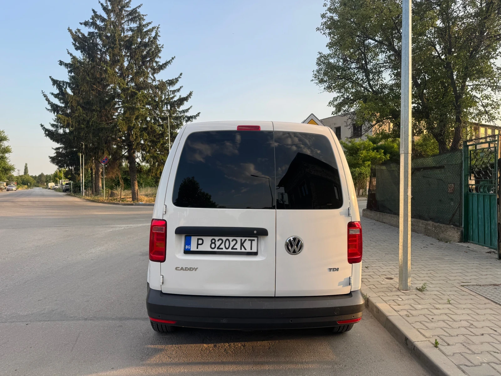 VW Caddy 2.0TDI  158х.км Топ състояние! - изображение 6