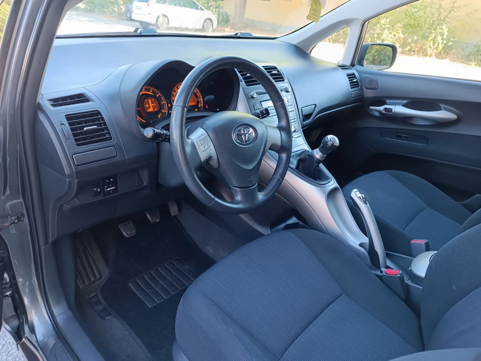 Toyota Auris 1.6/124 к.с./климатроник/ТОП  - изображение 6